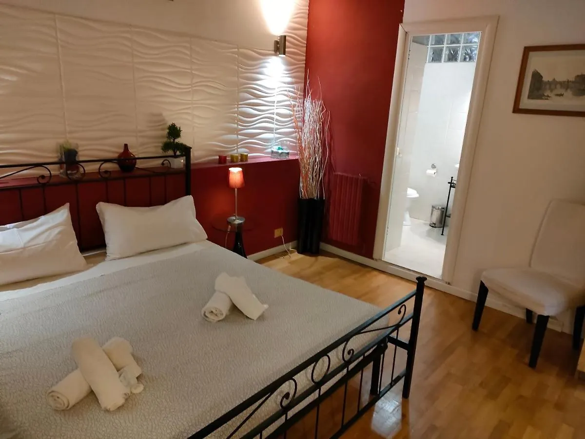 Royal 22 0*, Roma Italia